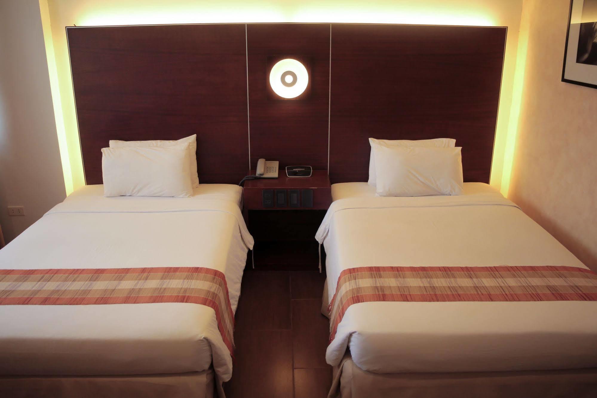 Casablanca Suites Legazpi Eksteriør bilde
